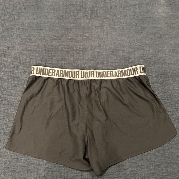 Women's athletic shorts - Picture 3 of 3